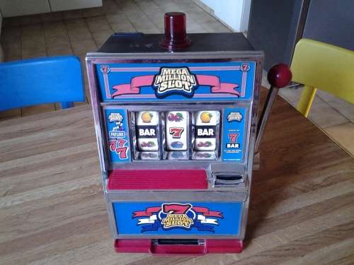 retro one arm bandit slot machine